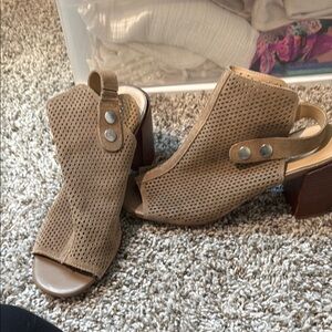 Stylish Tan Peep-Toe Women's Sandals